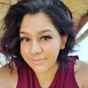 Meet your Posher, Casandra